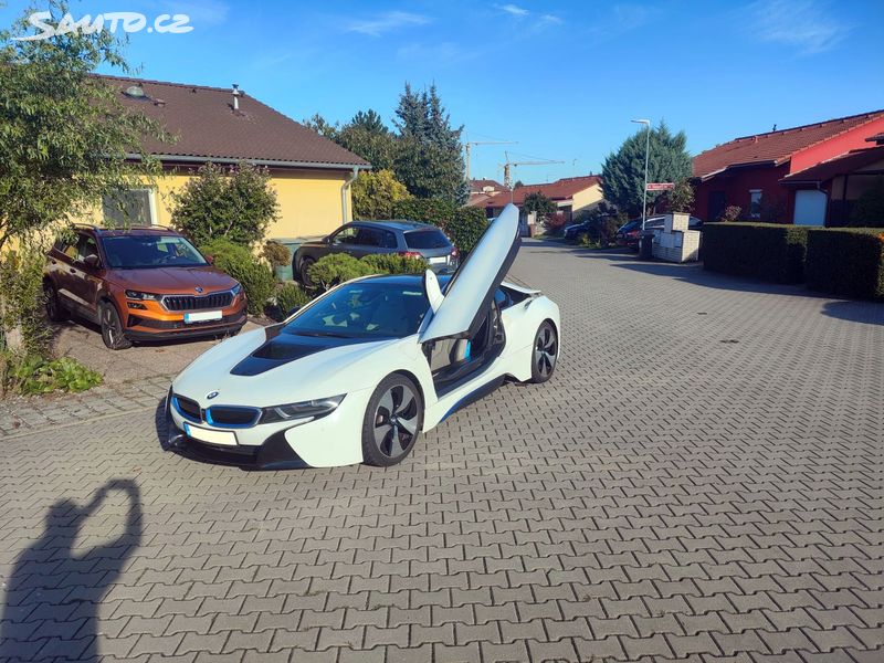 BMW i8, Výborný tech. stav, naj. 57tis